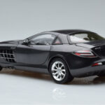 Mercedes SLR McLaren Μαύρο CMC 1:18 - image 7 of 10