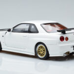 Nissan Skyline GT-R R34 Nismo Z-Tune Λευκό MotorHelix 1:18 - image 7 of 11