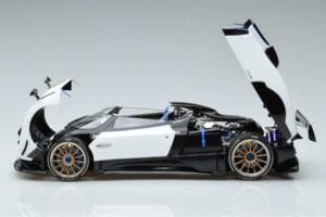 Pagani Zonda HP Barchetta Carbon Fiber Λευκό LCD 1:18 LCD18009 WH Μέταλλο - εικόνα 4 από 9