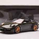Porsche 911 992 Targa 4S Πράσινο Ελιάς GT Spirit 1:18 - image 6 of 6