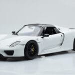 Porsche 918 Spyder Weissach Package Λευκό Με Μαύρες Ζάντες Minichamps 1:18 - image 4 of 9