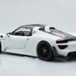 Porsche 918 Spyder Weissach Package Λευκό Με Μαύρες Ζάντες Minichamps 1:18 - image 8 of 9