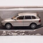Porsche Cayenne 9PA Μπεζ Minichamps 1:43 - image 4 of 4