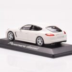 Porsche Panamera 970 Diesel Carrara Λευκό Minichamps 1:43 - image 3 of 4