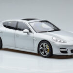 Porsche Panamera 970 Turbo Ασημί Norev 1:18 - image 5 of 7