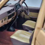 Toyota Land Cruiser 60 Μπεζ Με Προαιρετικά Εξαρτήματα Kyosho 1:18 - image 11 of 12