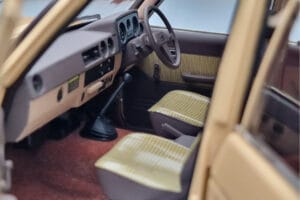 Toyota Land Cruiser 60 Μπεζ Με Προαιρετικά Εξαρτήματα Kyosho 1:18 08956XBE Μέταλλο - εικόνα 11 από 12