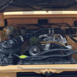 Toyota Land Cruiser 60 Μπεζ Με Προαιρετικά Εξαρτήματα Kyosho 1:18 - image 10 of 12