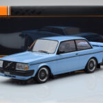Volvo 240 Turbo Ανοιχτό Μπλε IXO 1:18 - image 6 of 6