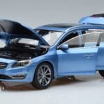 Volvo V60 D3 Power Μπλε FAW 1:18 9430839 Μέταλλο - image 2 of 7