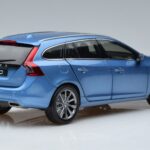 Volvo V60 D3 Power Μπλε FAW 1:18 9430839 Μέταλλο - image 3 of 7