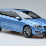 Volvo V60 D3 Power Μπλε FAW 1:18 9430839 Μέταλλο - image 5 of 7