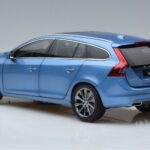 Volvo V60 D3 Power Μπλε FAW 1:18 9430839 Μέταλλο - image 6 of 7