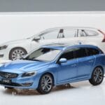 Volvo V60 D3 Power Μπλε FAW 1:18 9430839 Μέταλλο - image 7 of 7