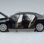 Volkswagen Phaeton V6 Mazeppa Γκρι Kyosho 1:18 - image 4 of 9