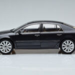 Volkswagen Phaeton V6 Mazeppa Γκρι Kyosho 1:18 - image 5 of 9