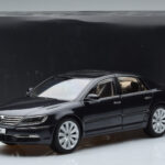 Volkswagen Phaeton V6 Mazeppa Γκρι Kyosho 1:18 - image 9 of 9
