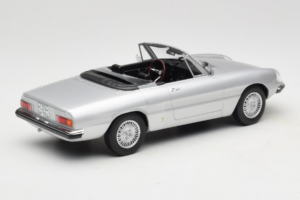 Alfa Romeo 2000 Spider Ασημί Norev 1:18 187884 Μέταλλο - εικόνα 2 από 6