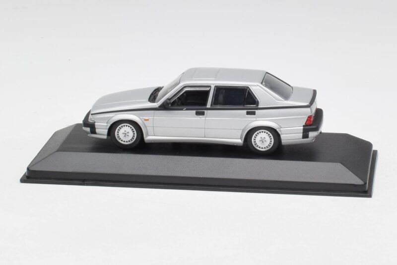 Alfa Romeo 75 3.0 V6 Ασημί Minichamps 1:43 400120461 Μέταλλο