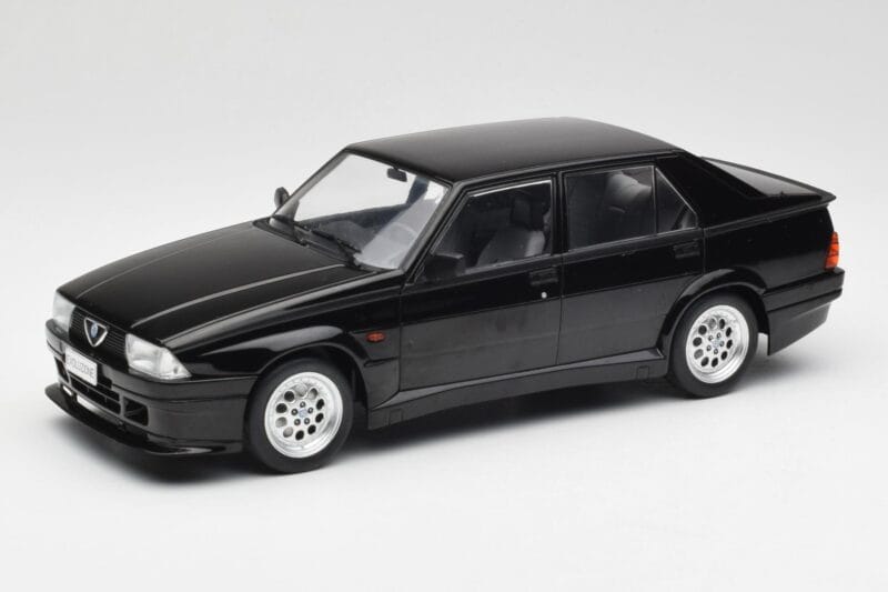 Alfa Romeo 75 Turbo Evoluzione Μαύρο MCG 1:18 MCG18429 Μέταλλο