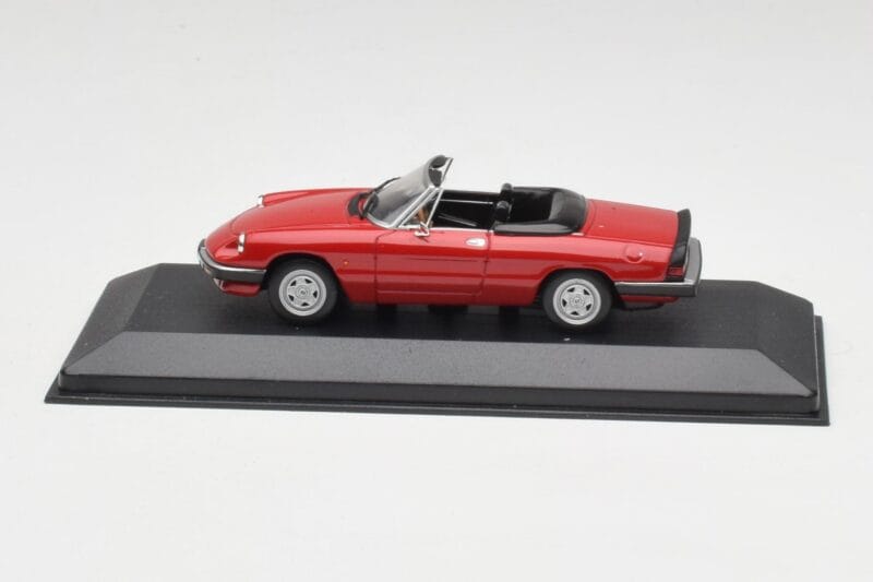 Alfa Romeo Spider 2000 Alfa Κόκκινο Minichamps 1:43 436120760 Μέταλλο