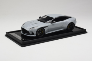 Aston Martin DB12 Nardo Gray MotorHelix 1:18 MH027NG Ρητίνη - εικόνα 2 από 7