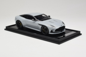 Aston Martin DB12 Nardo Gray MotorHelix 1:18 MH027NG Ρητίνη - εικόνα 4 από 7