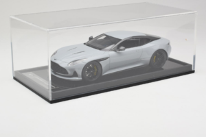 Aston Martin DB12 Nardo Gray MotorHelix 1:18 MH027NG Ρητίνη - εικόνα 6 από 7