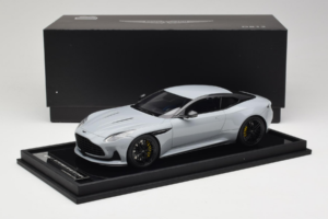 Aston Martin DB12 Nardo Gray MotorHelix 1:18 MH027NG Ρητίνη - εικόνα 7 από 7