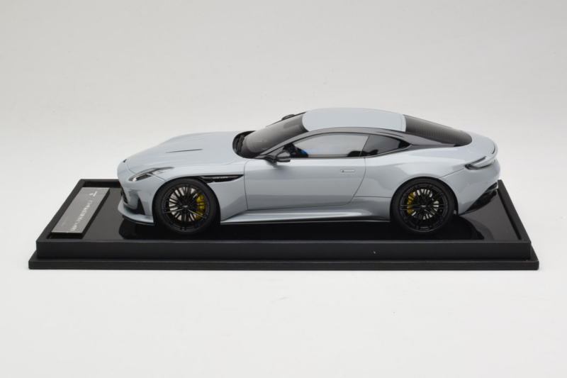 Aston Martin DB12 Nardo Gray MotorHelix 1:18 MH027NG Ρητίνη
