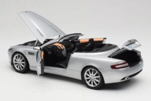 Aston Martin DB9 Volante Ασημί Minichamps 1:18 150137334 Μέταλλο - εικόνα 5 από 8