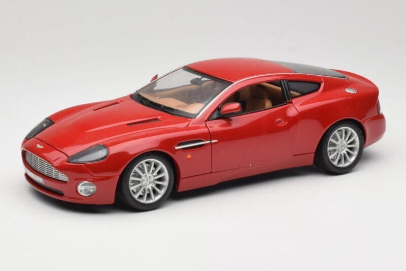 Aston Martin V12 Vanquish Κόκκινο Bburago 1:18 34063 Μέταλλο