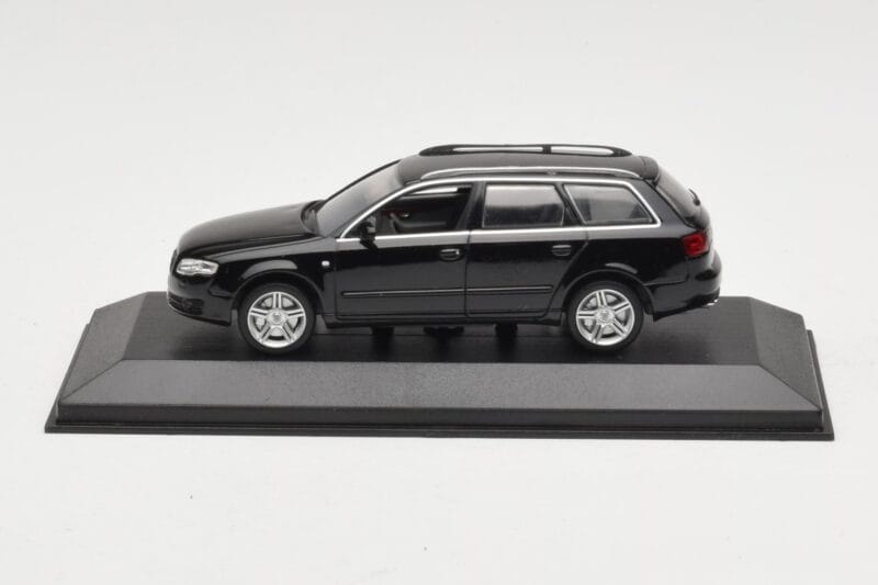 Audi A4 B7 Avant Μαύρο Minichamps 1:43 AUDI008 Μέταλλο