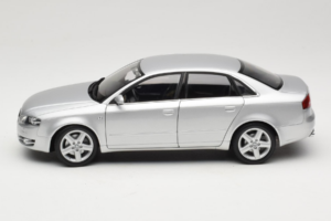 Audi A4 B7 Ασημί Minichamps 1:18 100014402 Μέταλλο - εικόνα 4 από 8