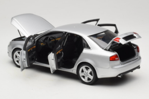 Audi A4 B7 Ασημί Minichamps 1:18 100014402 Μέταλλο - εικόνα 5 από 8
