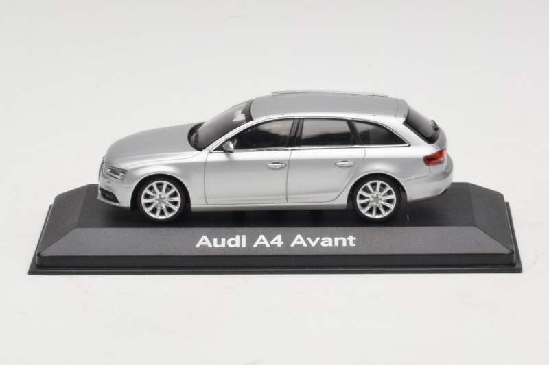 Audi A4 B8 Avant Ice Silver Minichamps 1:43 5011204213-R1 Μέταλλο