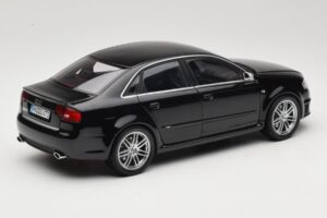 Audi RS4 B7 Sedan Phantom Black Minichamps 1:18 5010509115 Μέταλλο - εικόνα 3 από 8