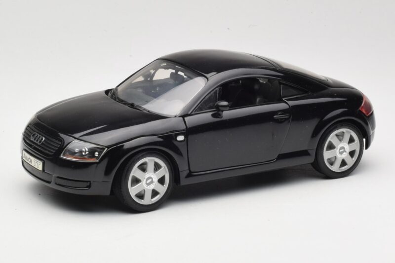 Audi TT 8N Μαύρο Revell 1:18 08953 Μέταλλο