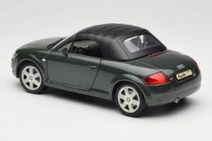 Audi TT 8N Roadster Πράσινο Revell 1:18 08979 Μέταλλο - εικόνα 7 από 8