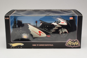 Batcycle & Sidecar Batman TV Series Hot Wheels 1:18 R0006 Μέταλλο - εικόνα 2 από 2
