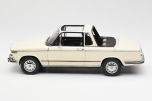 BMW 2002 Baur Καμπριολέ E10 Chamonix Λευκό AUTOart 1:18 70532 Μέταλλο - εικόνα 4 από 8