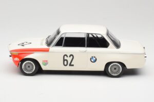 BMW 2002 tiK BMW AG #1 H. Hahne / D. Quester Class Winner Guards International 6 Hours Brands Hatch 1969 Minichamps 1:18 1556 - εικόνα 3 από 6