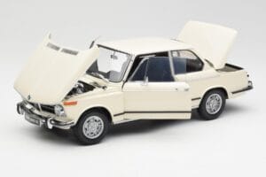 BMW 2002 Λευκό Kyosho 1:18 08541W Μέταλλο - εικόνα 2 από 8