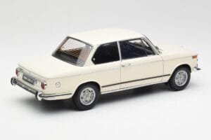 BMW 2002 Λευκό Kyosho 1:18 08541W Μέταλλο - εικόνα 3 από 8