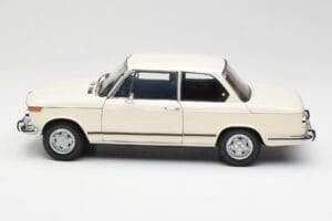 BMW 2002 Λευκό Kyosho 1:18 08541W Μέταλλο - εικόνα 4 από 8