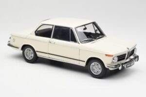 BMW 2002 Λευκό Kyosho 1:18 08541W Μέταλλο - εικόνα 6 από 8