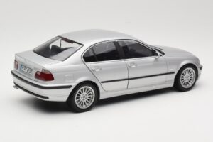BMW 330i E46 Ασημί UT 1:18 80430302328 Μέταλλο - εικόνα 3 από 8