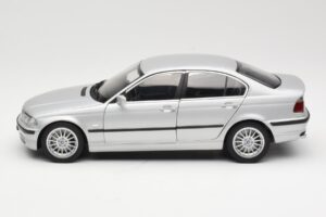 BMW 330i E46 Ασημί UT 1:18 80430302328 Μέταλλο - εικόνα 4 από 8