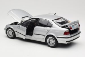BMW 330i E46 Ασημί UT 1:18 80430302328 Μέταλλο - εικόνα 5 από 8