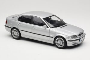 BMW 330i E46 Ασημί UT 1:18 80430302328 Μέταλλο - εικόνα 6 από 8